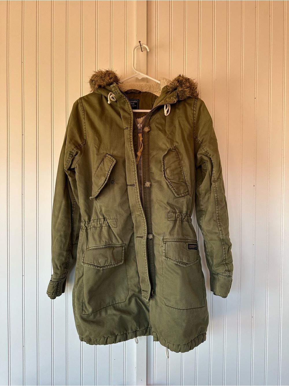 Abercrombie & Fitch Olive Green Utility Parka with Faux Fur Hood - Picture 9 of 9